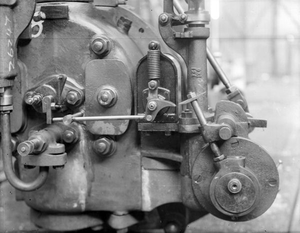 Low tension magneto and igniter on a Paxman gas engine